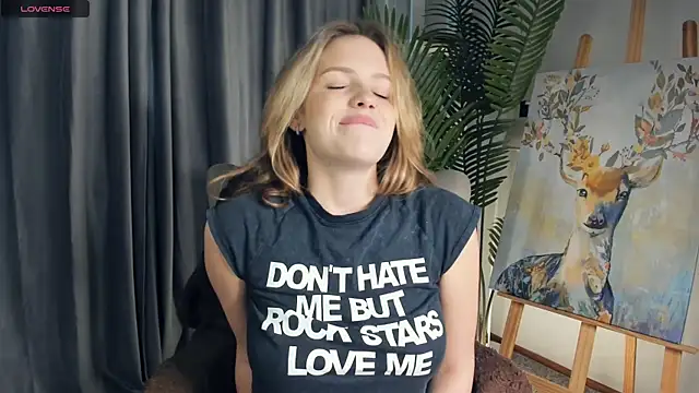 Snapshot of ElizavecaSunrise chatting on 11/06/25, 10:08 ElizavecaSunrise online show from 11/06/25, 10:08