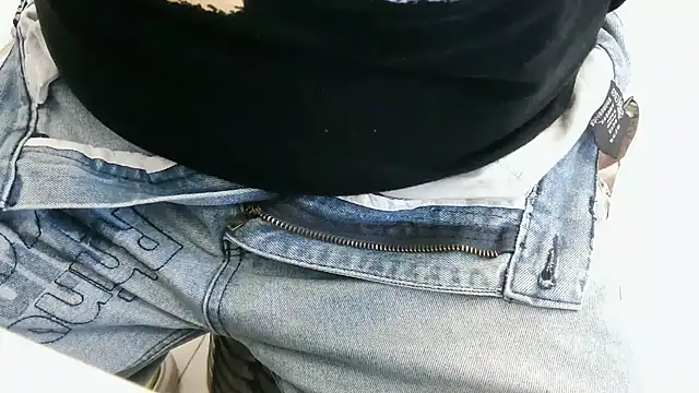 Snapshot of XiaoGuoGuo284512 chatting on 11/28/25, 04:34 XiaoGuoGuo284512 online show from 11/28/25, 04:34