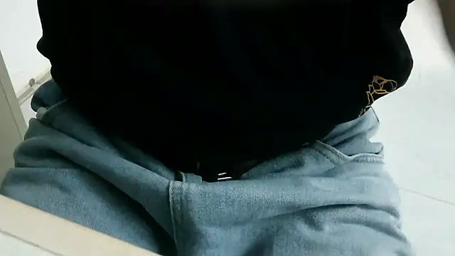 Snapshot of XiaoGuoGuo284512 chatting on 02/28/26, 02:11 XiaoGuoGuo284512 online show from 02/28/26, 02:11