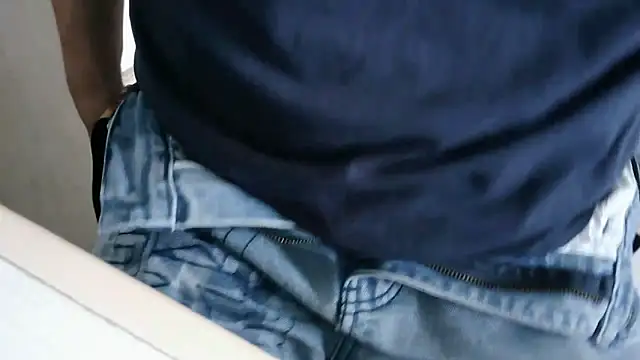 Snapshot of XiaoGuoGuo284512 chatting on 11/25/25, 05:30 XiaoGuoGuo284512 online show from 11/25/25, 05:30