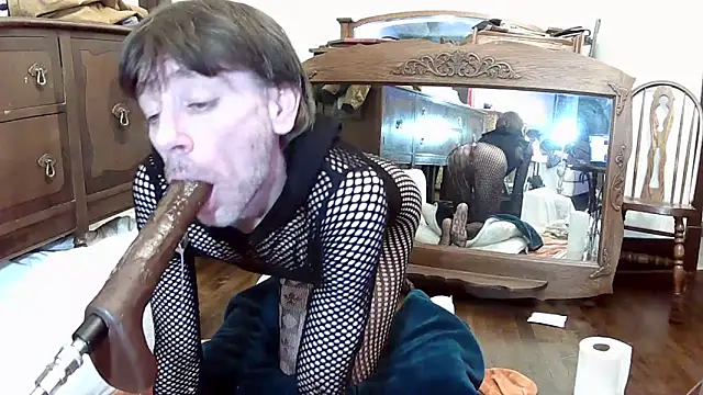 Snapshot of MaxJr8008 chatting on 11/03/25, 08:51 MaxJr8008 online show from 11/03/25, 08:51