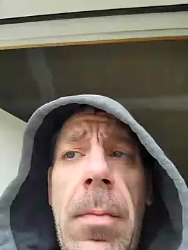 Snapshot of MaxJr8008 chatting on 01/01/25, 07:43 MaxJr8008 online show from 01/01/25, 07:43