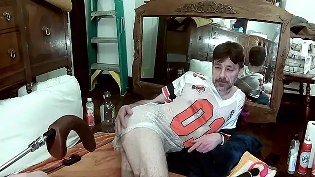 Snapshot of MaxJr8008 chatting on 01/15/26, 10:29 MaxJr8008 online show from 01/15/26, 10:29