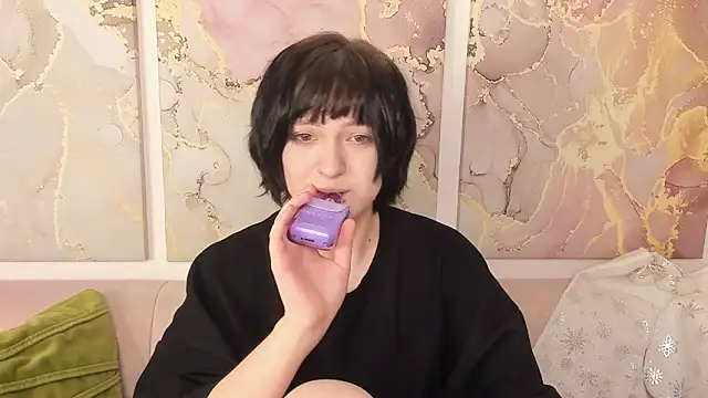 Snapshot of fiamoory chatting on 12/05/25, 01:16 fiamoory online show from 12/05/25, 01:16