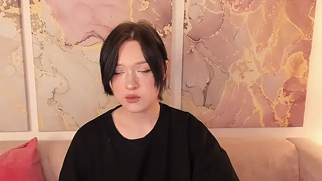 Snapshot of fiamoory chatting on 11/13/25, 12:14 fiamoory online show from 11/13/25, 12:14