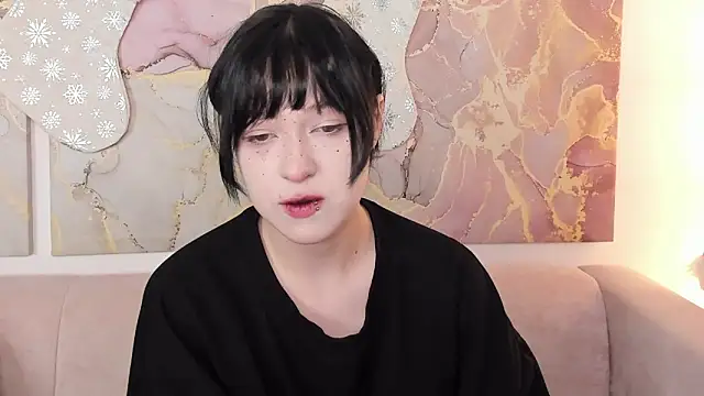 Snapshot of fiamoory chatting on 12/16/25, 01:21 fiamoory online show from 12/16/25, 01:21