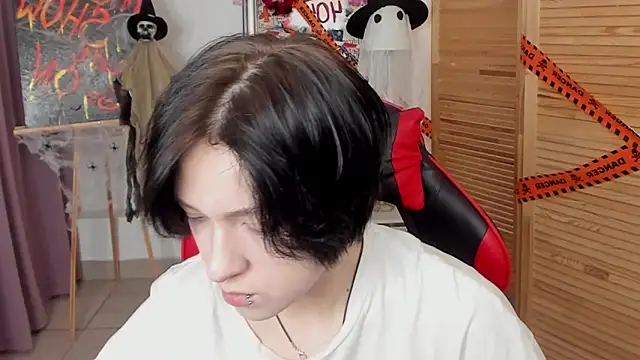 Snapshot of fiamoory chatting on 10/29/25, 12:53 fiamoory online show from 10/29/25, 12:53