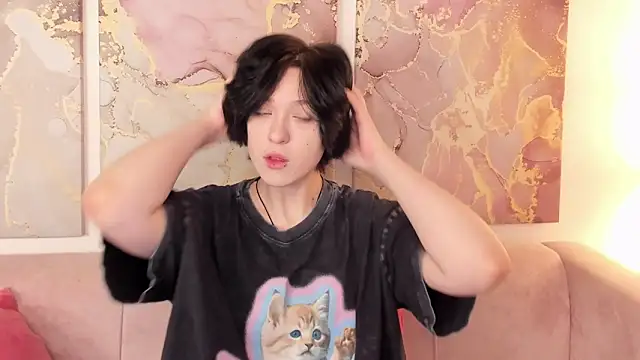 Snapshot of fiamoory chatting on 11/04/25, 12:47 fiamoory online show from 11/04/25, 12:47