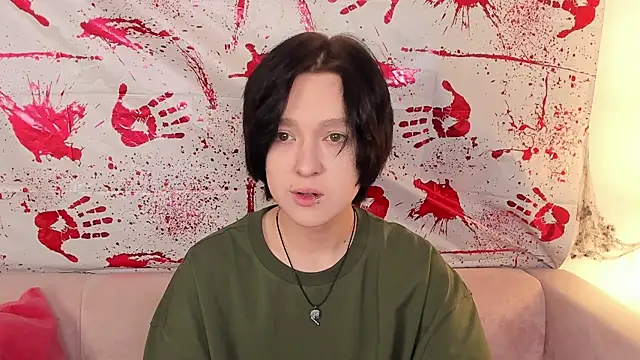 Snapshot of fiamoory chatting on 11/01/25, 01:01 fiamoory online show from 11/01/25, 01:01