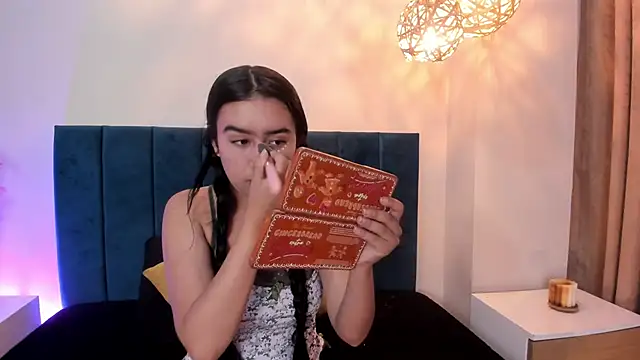 Snapshot of LaraGoldd chatting on 02/18/26, 12:52 LaraGoldd online show from 02/18/26, 12:52