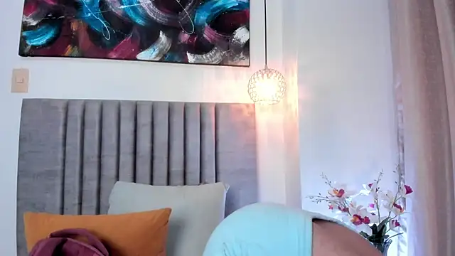 Snapshot of LaraGoldd chatting on 02/13/26, 12:43 LaraGoldd online show from 02/13/26, 12:43