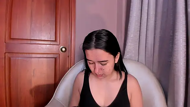 Snapshot of LaraGoldd chatting on 02/17/26, 12:52 LaraGoldd online show from 02/17/26, 12:52