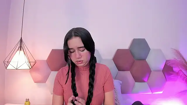 Snapshot of LaraGoldd chatting on 02/05/26, 12:39 LaraGoldd online show from 02/05/26, 12:39