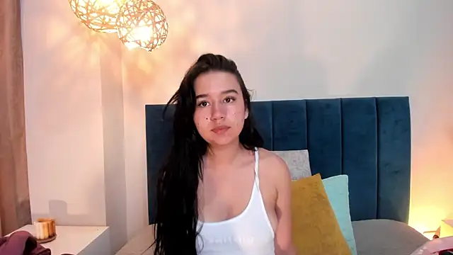 Snapshot of LaraGoldd chatting on 02/24/26, 12:44 LaraGoldd online show from 02/24/26, 12:44