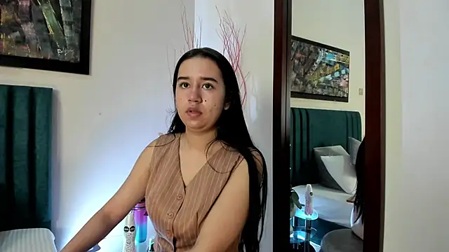 Snapshot of LaraGoldd chatting on 02/04/26, 12:49 LaraGoldd online show from 02/04/26, 12:49