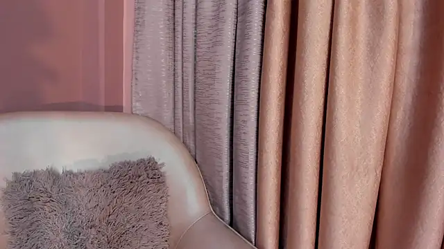 LaraGoldd online show from 11/10/25, 11:43