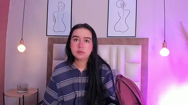 Snapshot of LaraGoldd chatting on 02/10/26, 12:48 LaraGoldd online show from 02/10/26, 12:48