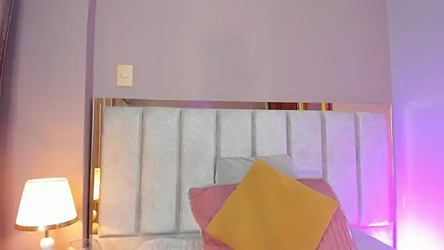 LaraGoldd online show from 10/23/25, 10:52