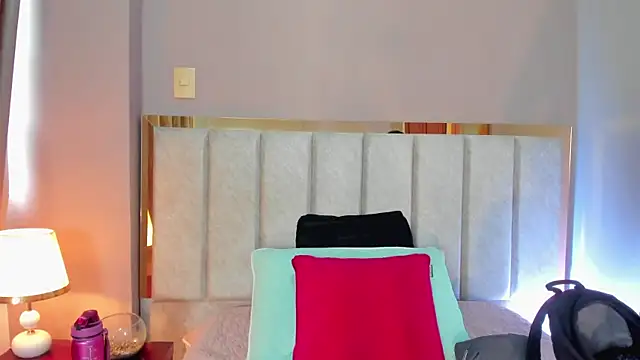 LaraGoldd online show from 11/11/25, 12:22