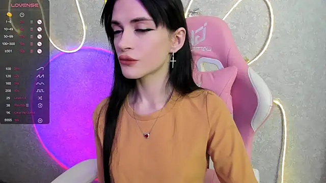 Molly Crystall online show from 05/18/26, 04:07