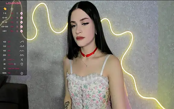 Molly Crystall online show from 10/07/25, 04:35