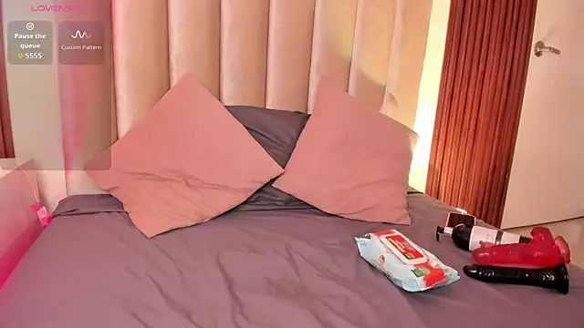 alisson sanders online show from 12/19/25, 01:24