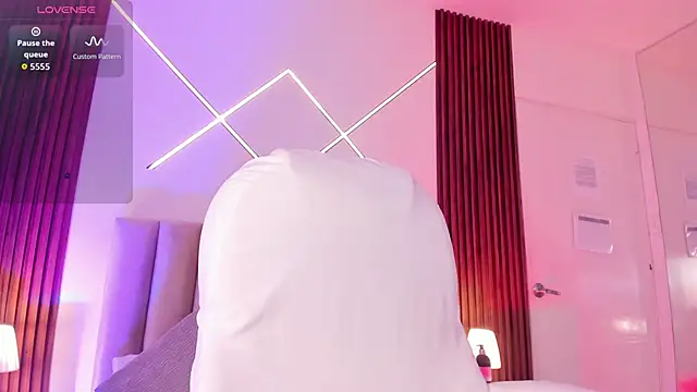 alisson sanders online show from 11/18/25, 01:03