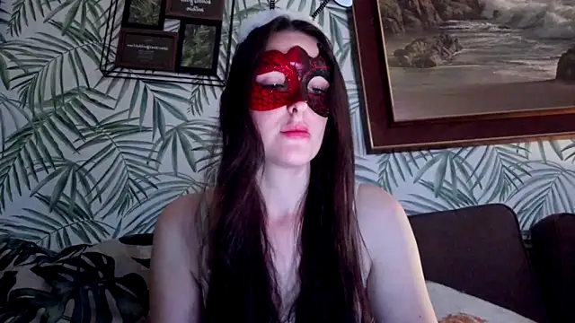 LexiSnowUK online show from 10/25/25, 10:03