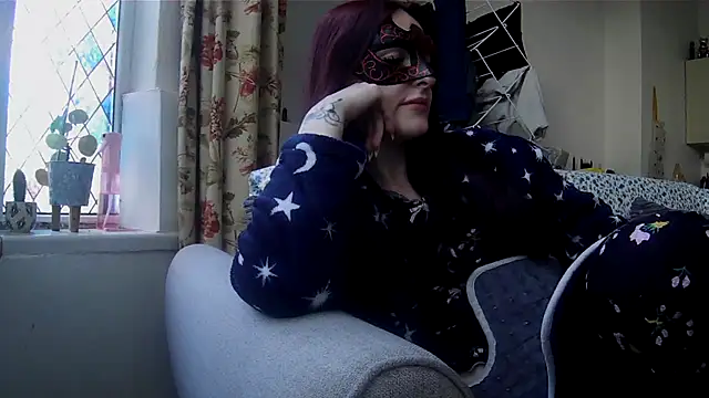 LexiSnowUK online show from 04/20/26, 08:50