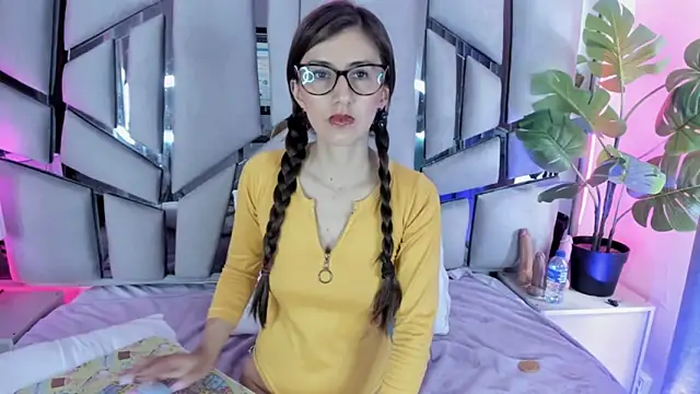  jade white  online show from 11/26/25, 01:55