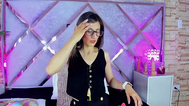  jade white  online show from 11/19/25, 01:00