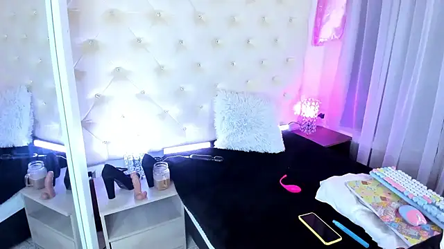  jade white  online show from 02/25/25, 12:38