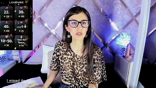  jade white  online show from 11/21/25, 01:54