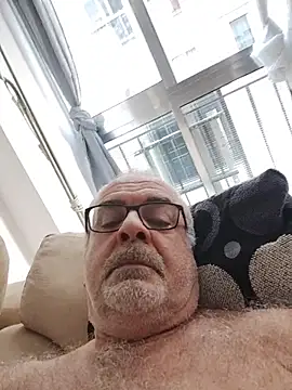 Snapshot of Satiro_Sevilla chatting on 10/21/25, 04:50 Satiro Sevilla online show from 10/21/25, 04:50