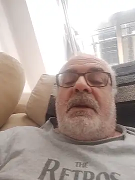 Snapshot of Satiro_Sevilla chatting on 10/28/25, 03:22 Satiro Sevilla online show from 10/28/25, 03:22