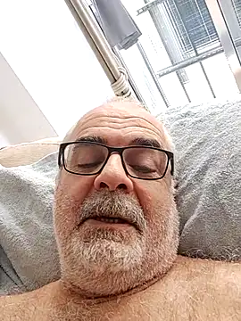 Snapshot of Satiro_Sevilla chatting on 09/24/25, 03:18 Satiro Sevilla online show from 09/24/25, 03:18