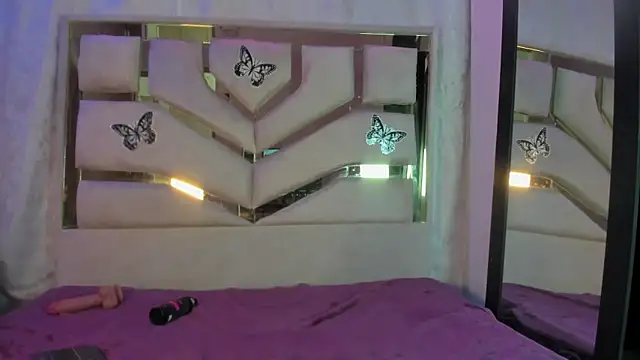 Strella ferrera online show from 04/11/26, 08:34