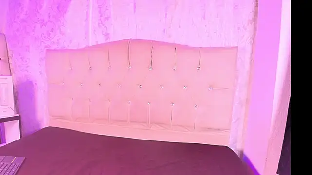 Snapshot of Strella_ferrera chatting on 01/06/26, 05:33 Strella ferrera online show from 01/06/26, 05:33