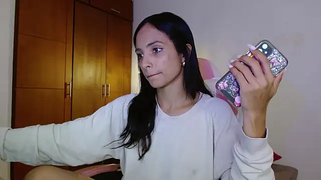 AnnitaSerna  online show from 11/06/25, 01:59