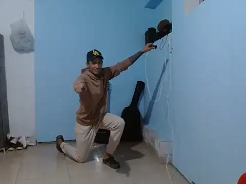 latino hotxxx online show from 01/15/26, 02:15