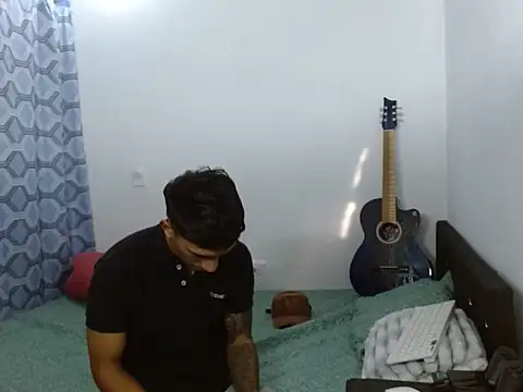 latino hotxxx online show from 11/12/25, 02:21