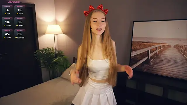 EsmaCarll online show from 12/20/25, 08:22