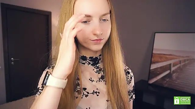 EsmaCarll online show from 10/21/25, 08:19