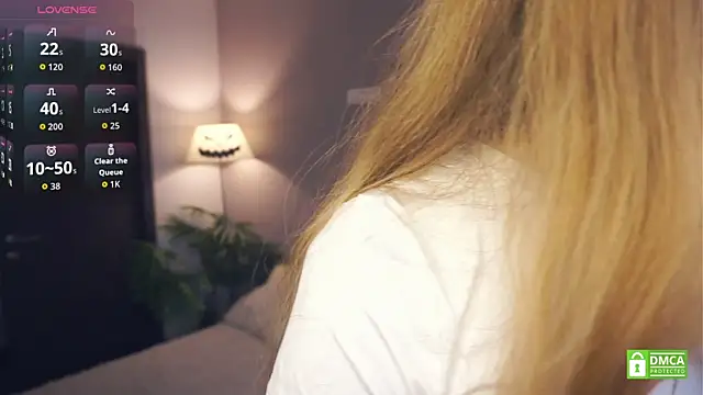 EsmaCarll online show from 11/23/25, 11:42