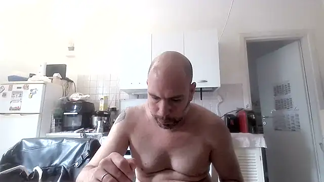 Snapshot of Ichigo897_Pika chatting on 04/14/26, 04:12 Ichigo897 Pika online show from 04/14/26, 04:12