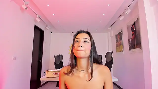 NairobiLee online show from 01/13/26, 01:59