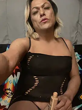 Snapshot of HoneyBdaQueen chatting on 01/18/25, 10:49 HoneyBdaQueen online show from 01/18/25, 10:49