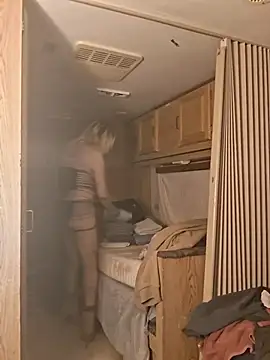 HoneyBdaQueen online show from 04/06/26, 03:46