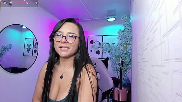 Snapshot of Tiara_rr chatting on 05/02/26, 03:23 Tiara rr online show from 05/02/26, 03:23
