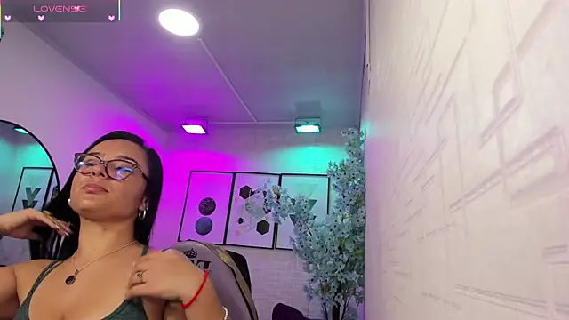 Tiara rr online show from 04/01/26, 03:19